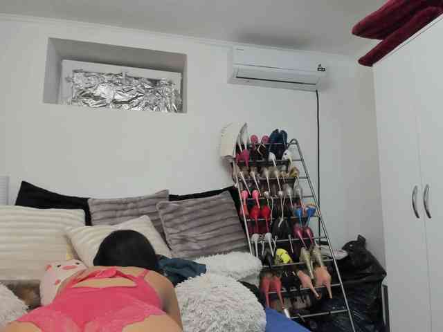 JuliaHayes webcam