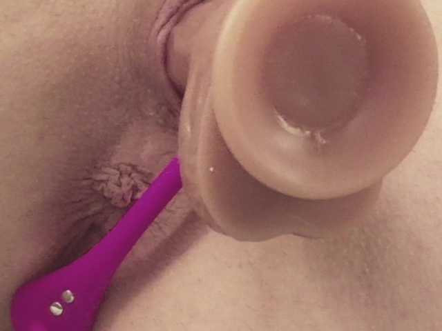 AndreElis's BongaCams show and profile