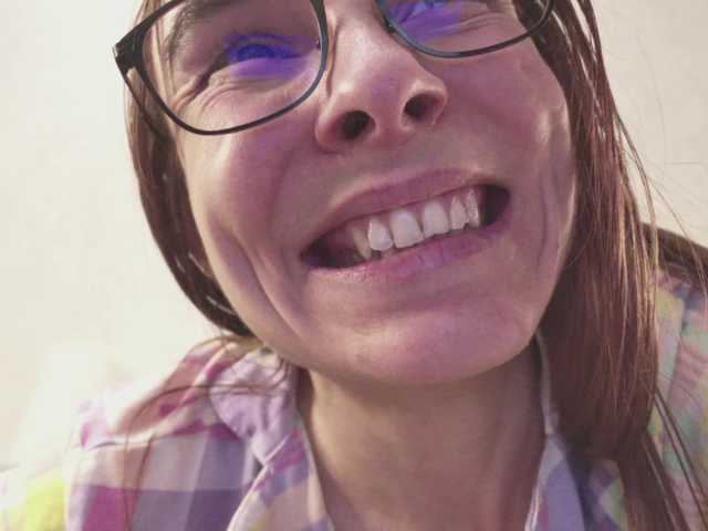 AndreElis's BongaCams show and profile