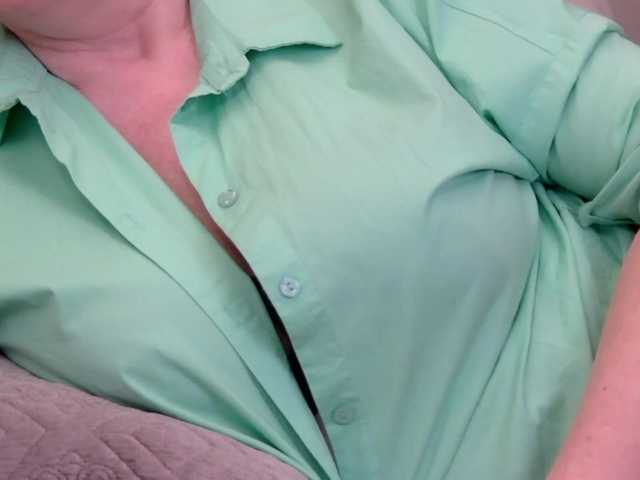 IvettaShine's BongaCams show and profile