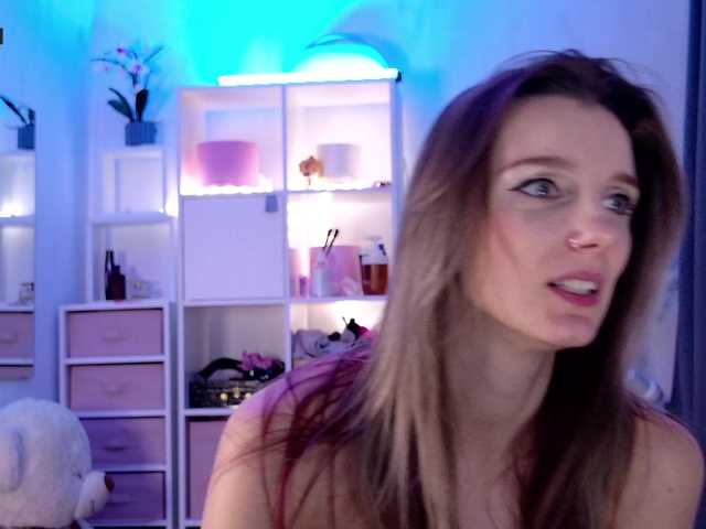 Karamelsw's BongaCams show and profile