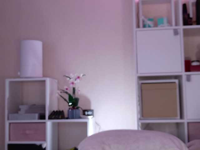 Karamelsw's BongaCams show and profile