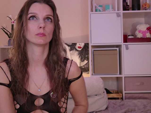 Karamelsw's BongaCams show and profile