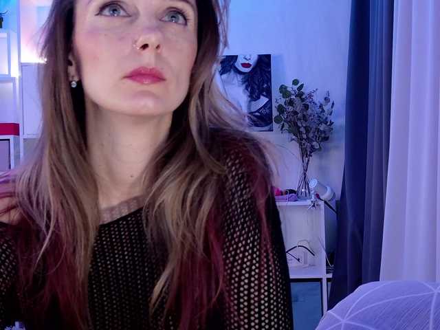 Karamelsw's BongaCams show and profile