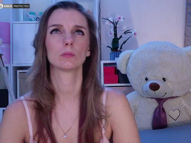 Karamelsw's BongaCams show and profile