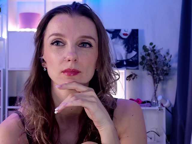 Karamelsw's BongaCams show and profile