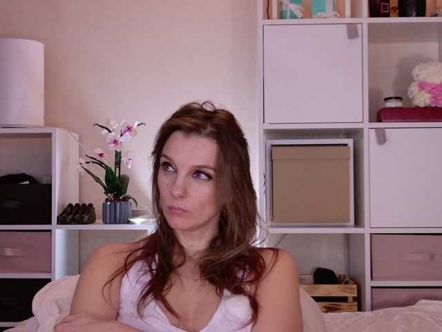 Karamelsw's BongaCams show and profile