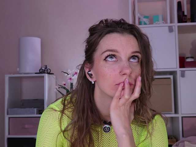 Karamelsw's BongaCams show and profile