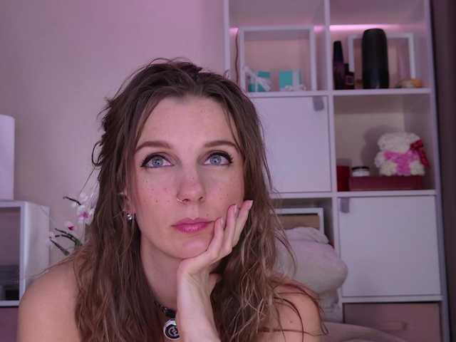 Karamelsw's BongaCams show and profile