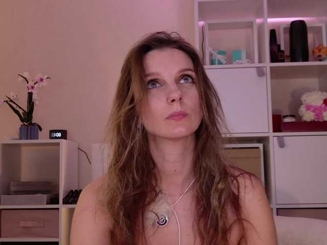 Karamelsw's BongaCams show and profile