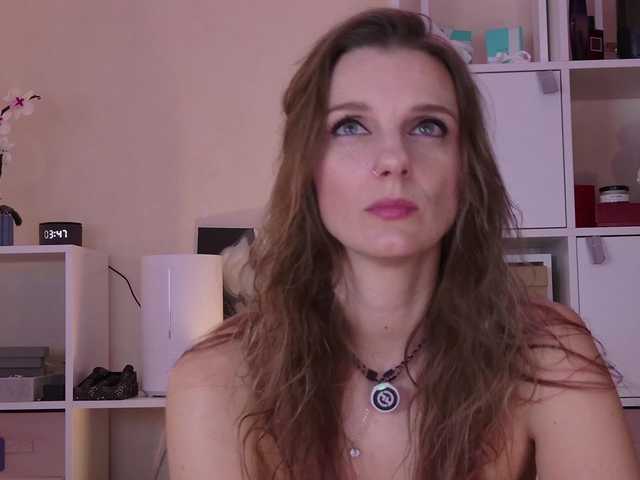 Karamelsw's BongaCams show and profile