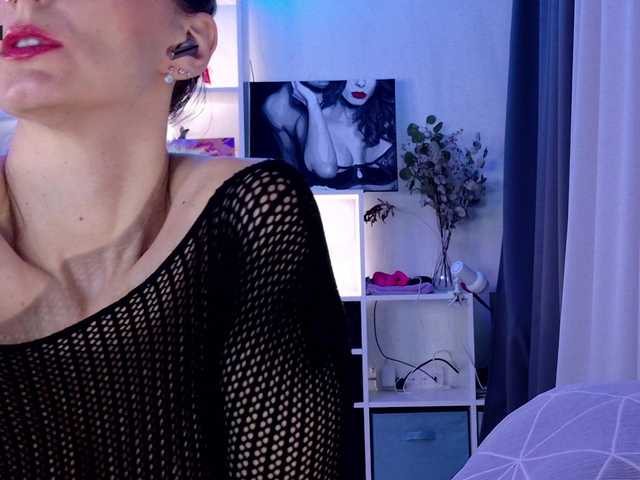 Karamelsw's BongaCams show and profile