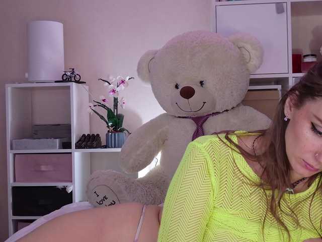 Karamelsw's BongaCams show and profile