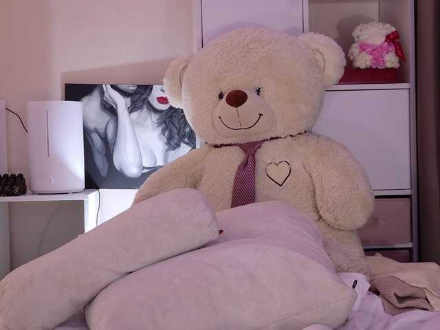 Karamelsw's BongaCams show and profile