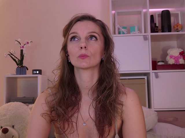 Karamelsw's BongaCams show and profile