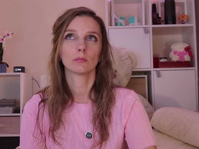 Karamelsw's BongaCams show and profile