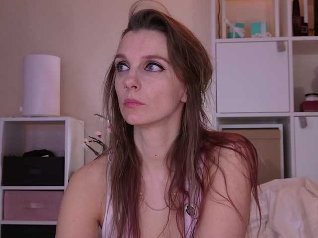 Karamelsw's BongaCams show and profile