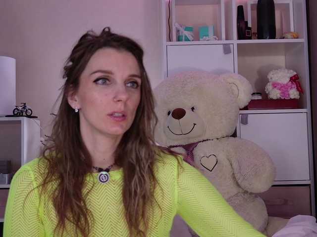 Karamelsw's BongaCams show and profile