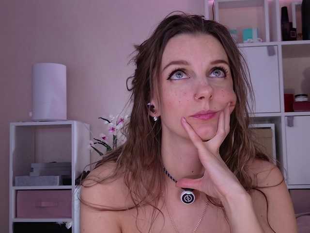 Karamelsw's BongaCams show and profile