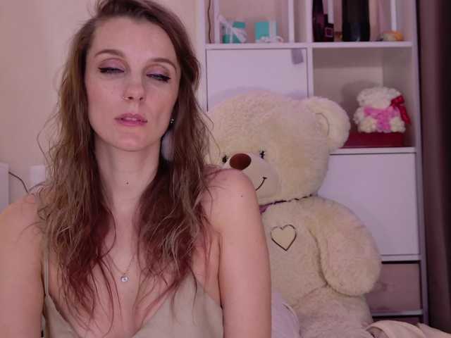 Karamelsw's BongaCams show and profile