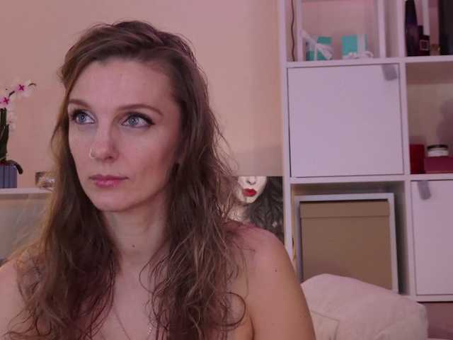 Karamelsw's BongaCams show and profile