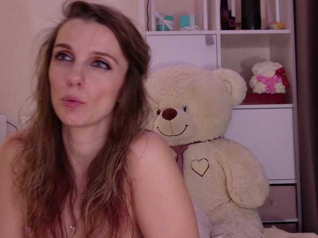 Karamelsw's BongaCams show and profile