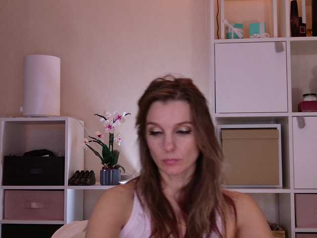 Karamelsw's BongaCams show and profile