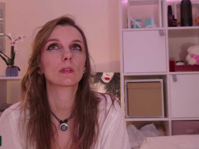 Karamelsw's BongaCams show and profile