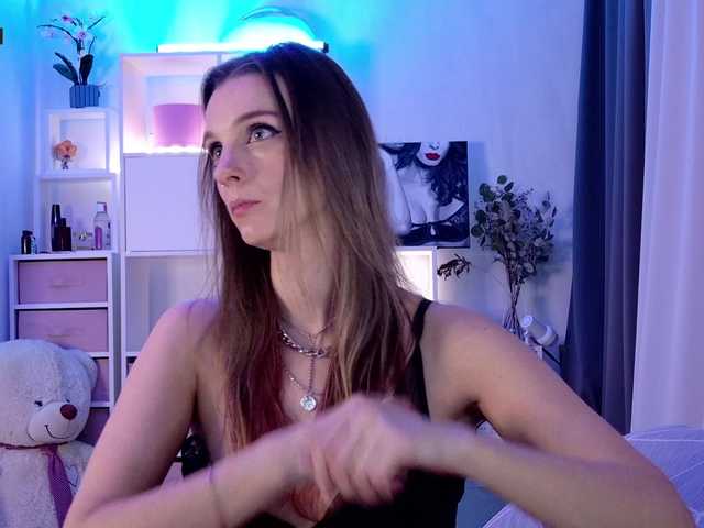 Karamelsw's BongaCams show and profile