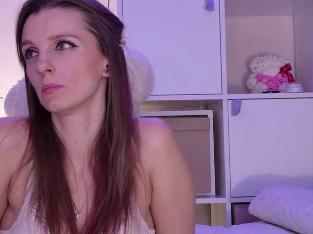 Karamelsw's BongaCams show and profile