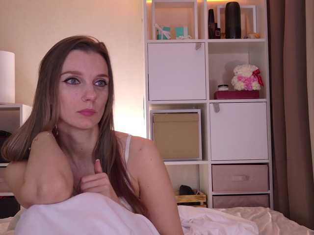 Karamelsw's BongaCams show and profile