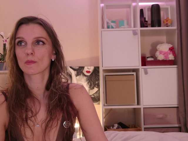 Karamelsw's BongaCams show and profile