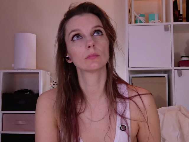 Karamelsw's BongaCams show and profile