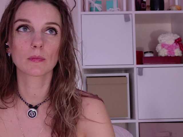 Karamelsw's BongaCams show and profile