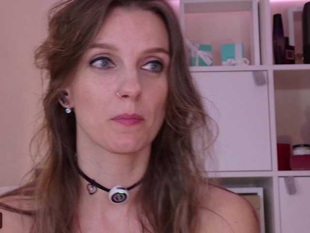 Karamelsw's BongaCams show and profile