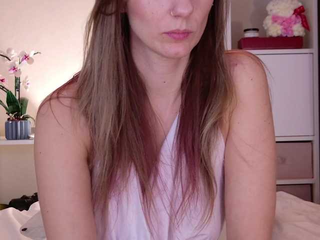 Karamelsw's BongaCams show and profile