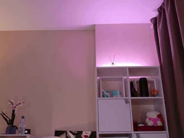 Karamelsw's BongaCams show and profile