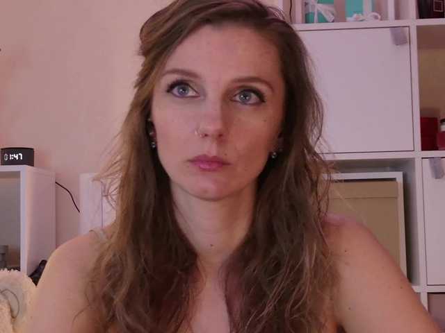 Karamelsw's BongaCams show and profile