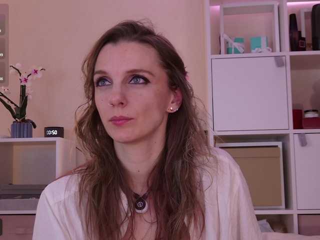 Karamelsw's BongaCams show and profile