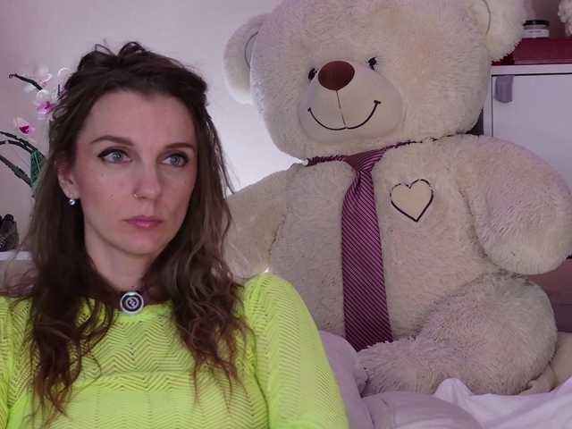 Karamelsw's BongaCams show and profile