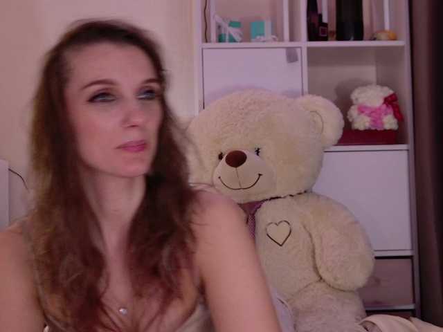 Karamelsw's BongaCams show and profile
