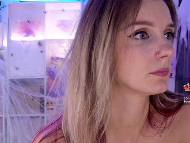 Karamelsw from BongaCams