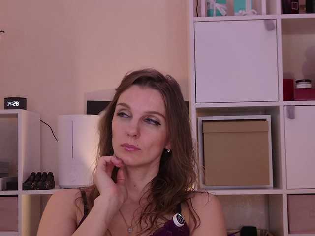 Karamelsw's BongaCams show and profile