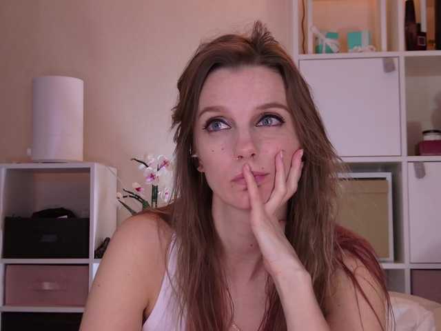 Karamelsw's BongaCams show and profile