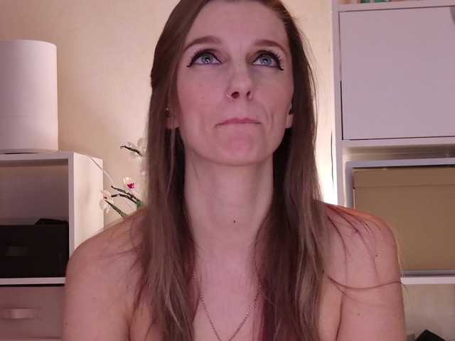 Karamelsw's BongaCams show and profile