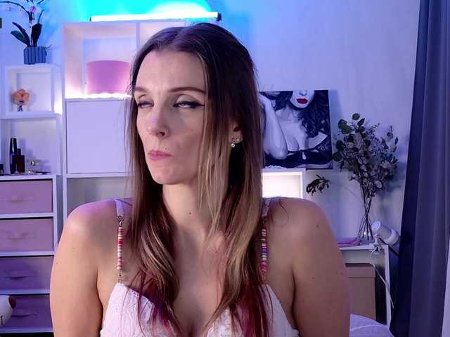 Karamelsw's BongaCams show and profile