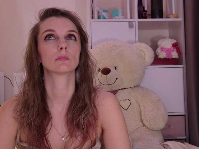 Karamelsw's BongaCams show and profile