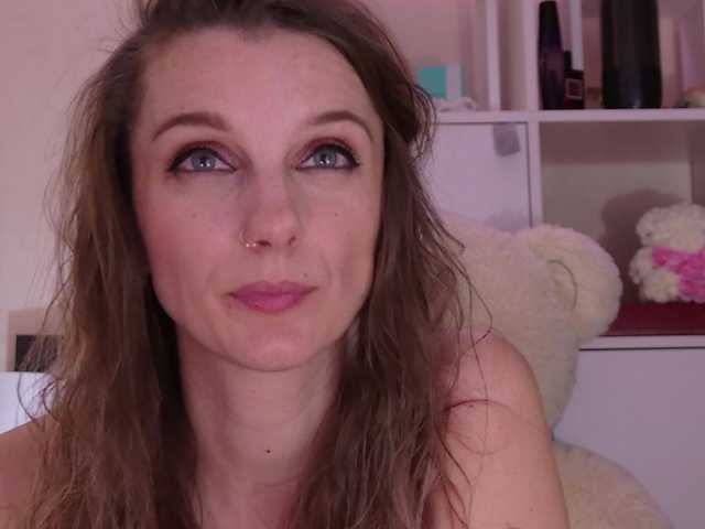 Karamelsw's BongaCams show and profile