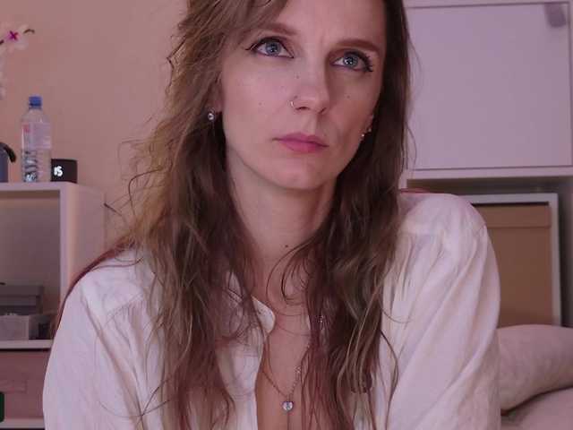 Karamelsw's BongaCams show and profile