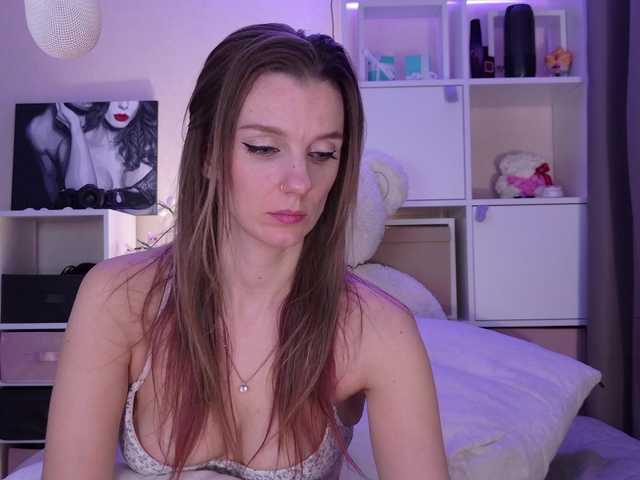 Karamelsw's BongaCams show and profile